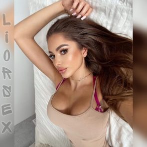 אדריאנה זוהרת מאירה